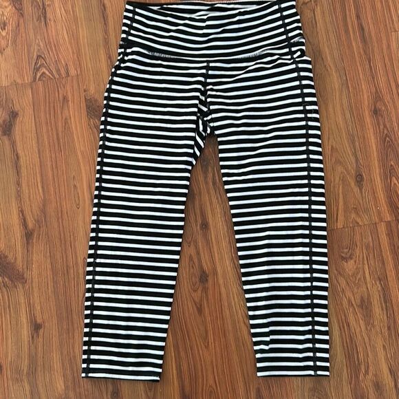 Athleta black and white stripe Capri fitness pants athletic legging size S - Picture 1 of 4